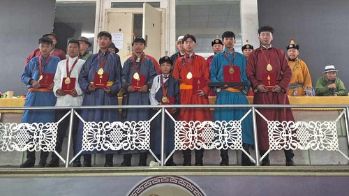 Шагайн харваан өсвөрийн ангилалд Дорноговь аймгийн баг түрүүллээ